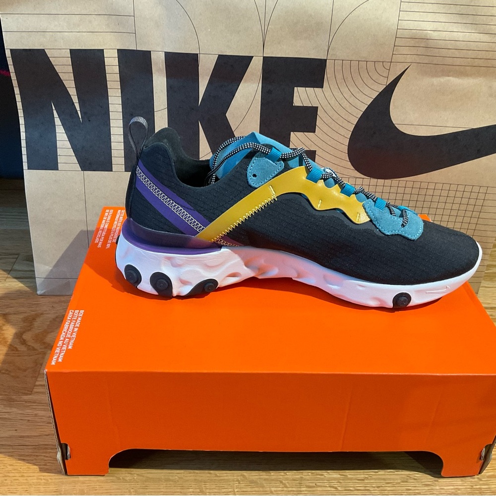 NEW! NIKE REACT ELEMENT 55 PRM